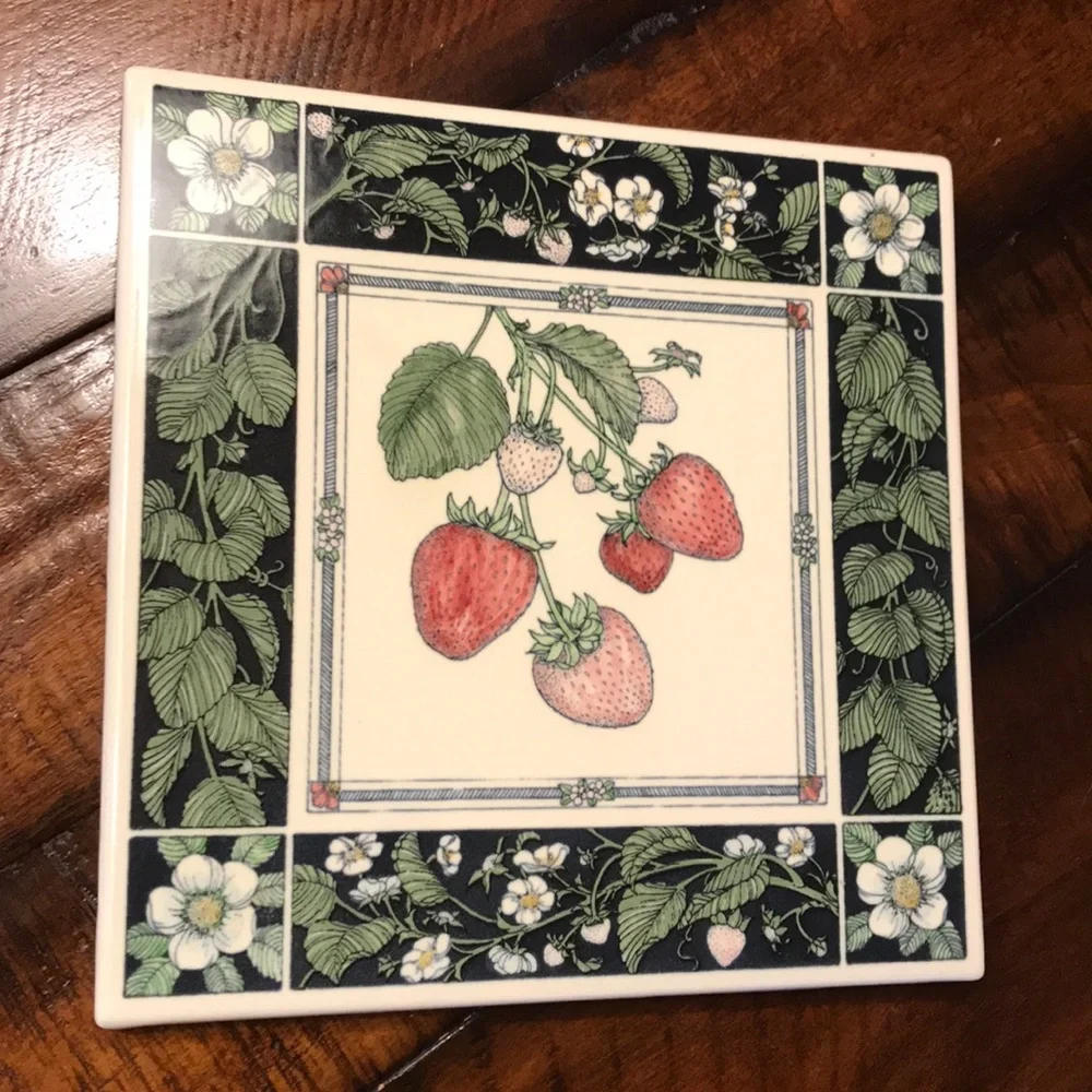 Trivet/Wall Decor, Strawberry’s - Picture 1 of 3